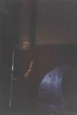 Fotografía [Pablo Suárez durante la entrega de los Premios Nexo 1999]
