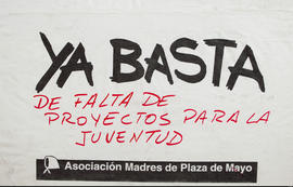 Afiche político de la Asociación Madres de Plaza de Mayo &quot;Ya basta de falta de proyectos para la juventud&quot;