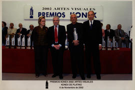 Fotografía [Retrato grupal de los ganadores de los Premios Konex Artes Visuales 2002]