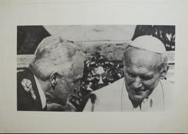 Afiche político [Juan Pablo II y Leopoldo Fortunato Galtieri]